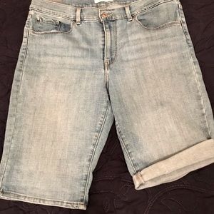 Bermuda Levi Jeans 31Waist - can roll up to 9” for smart look or 11”- very good